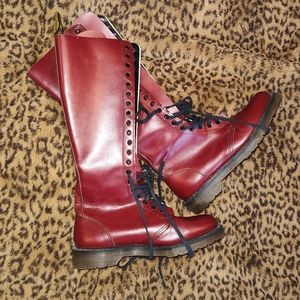 FABULOUS Dr. Martens